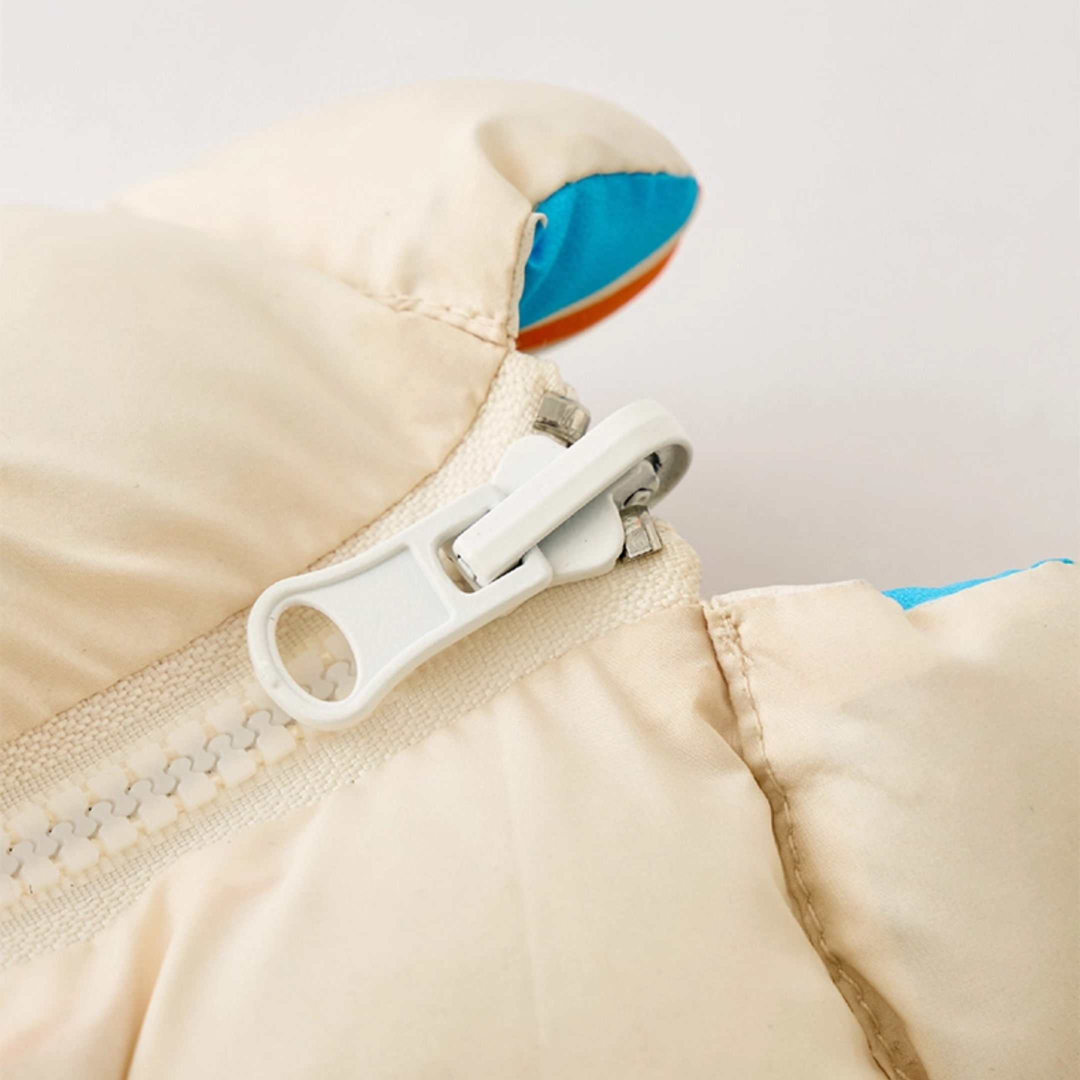 リバーシブルライトダウンジャケット